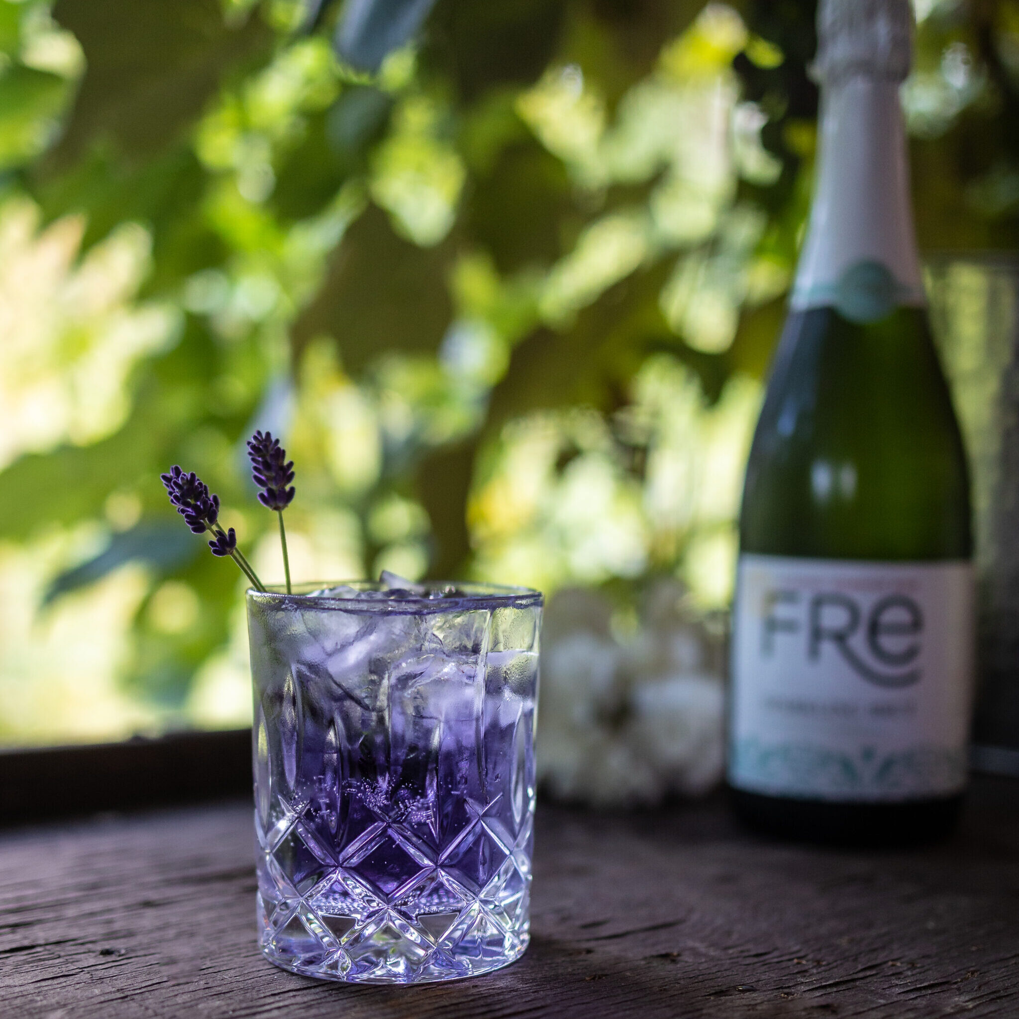 FRE Lavender & Butterfly Pea Flower Spritz, fre wines, fre, free, alcohol removed, alcohol removed white wine, alcohol free white wine, mocktails, wine cocktails, spritz, alcohol free drink