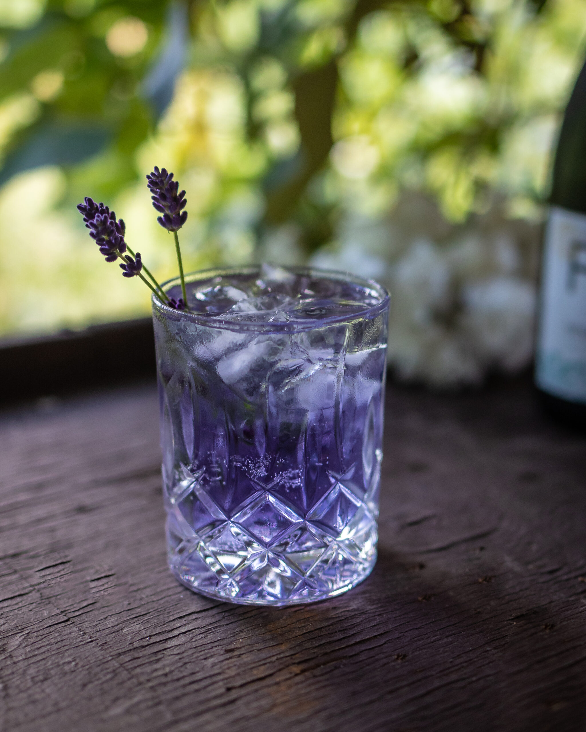 FRE Lavender & Butterfly Pea Flower Spritz, fre wines, fre, free, alcohol removed, alcohol removed white wine, alcohol free white wine, mocktails, wine cocktails, spritz, alcohol free drink